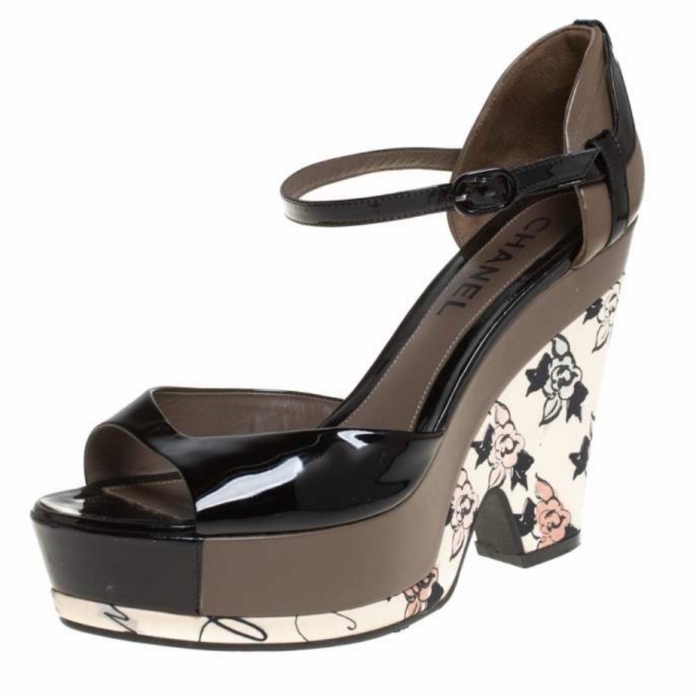 CHANEL Black/Grey Patent And Leather Wedge